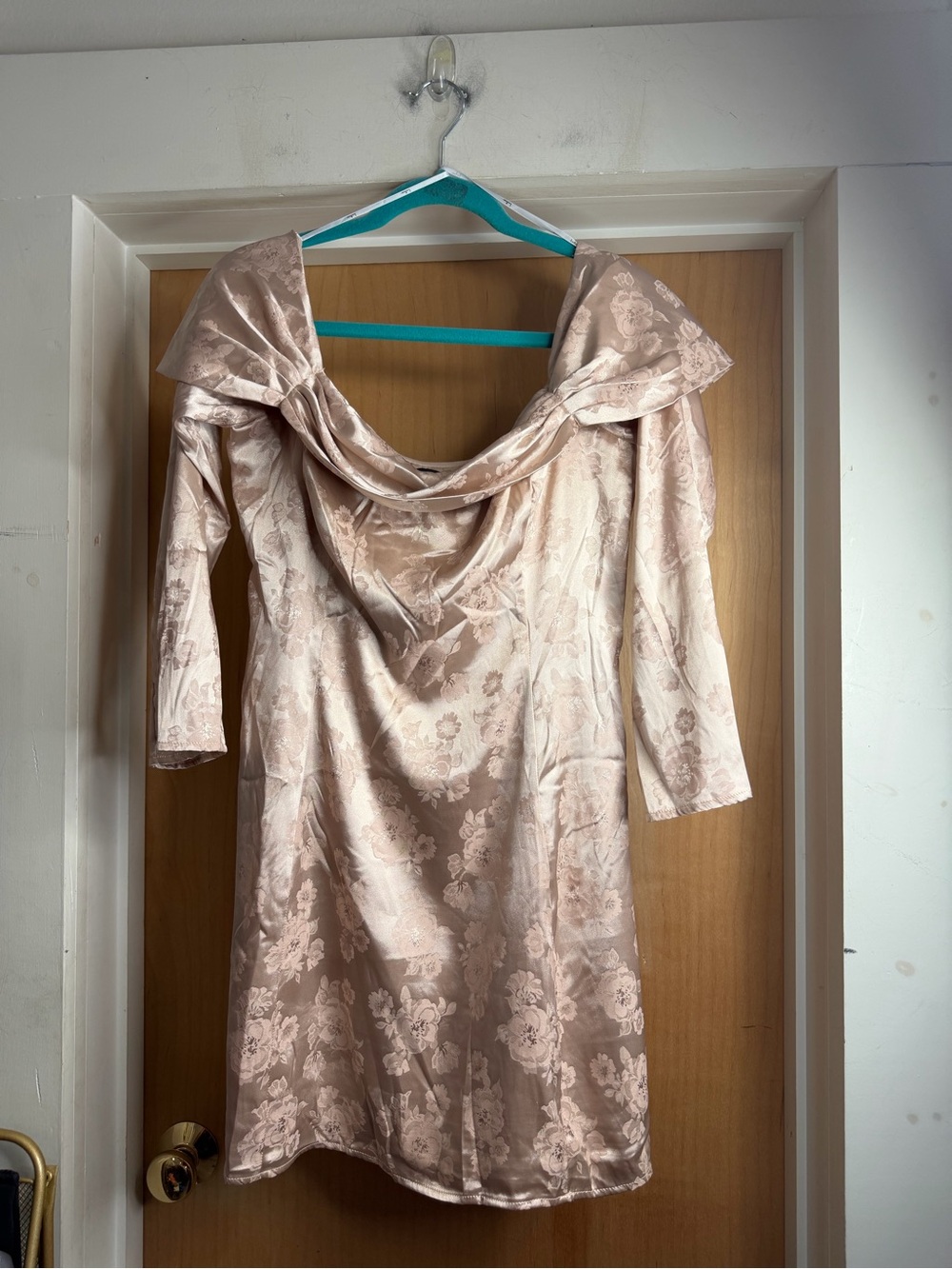NWT Lulus Women’s Floral Satin Long Sleeve Dress. Size: Xtra Large
